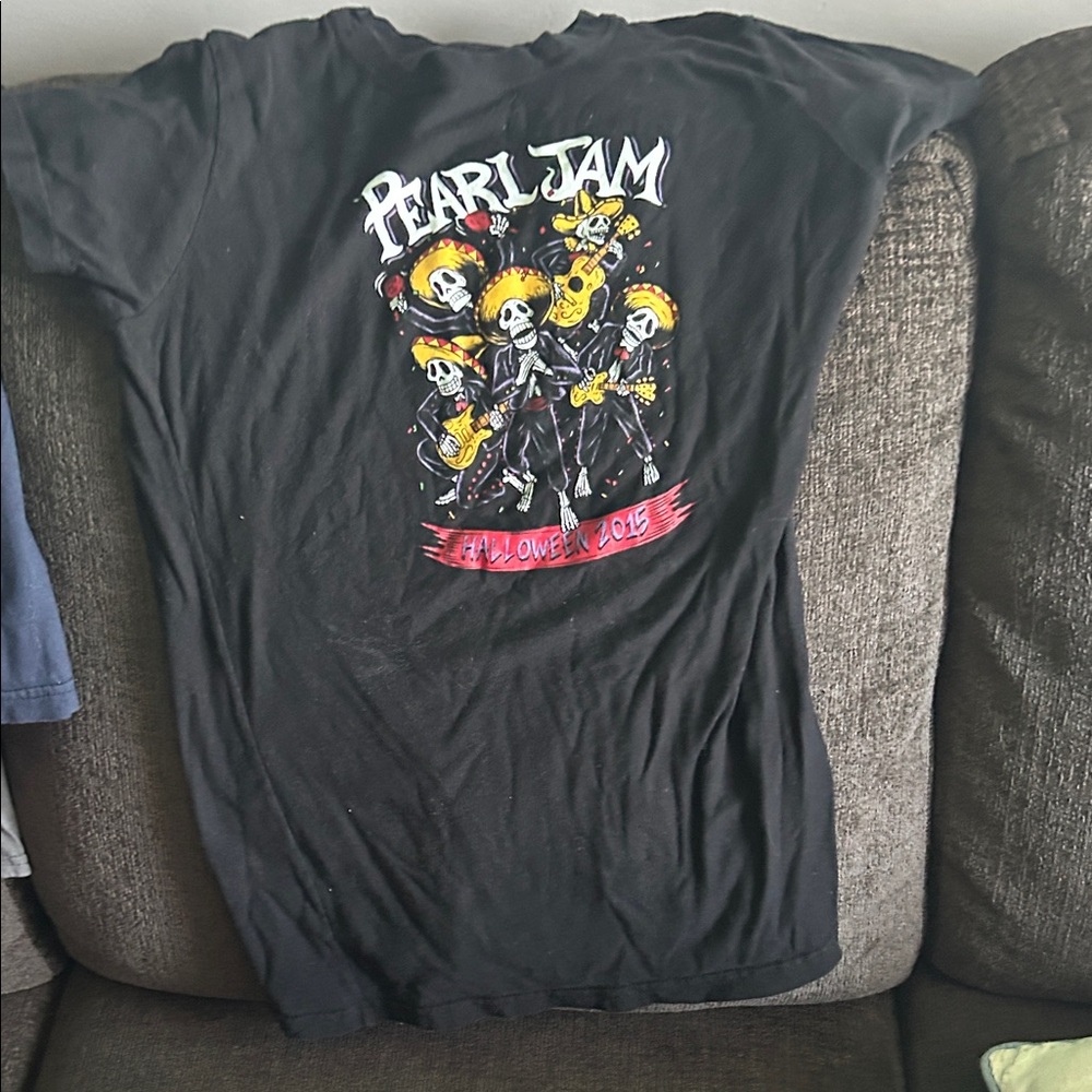 Pearl Black Halloween Graphic Tee